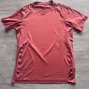 Lululemon Textured Training Short
Sleeve Shirt